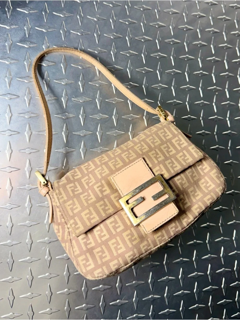 Fendi Vintage FF Mini Baguette in Pink GHW - Picture 3 of 12